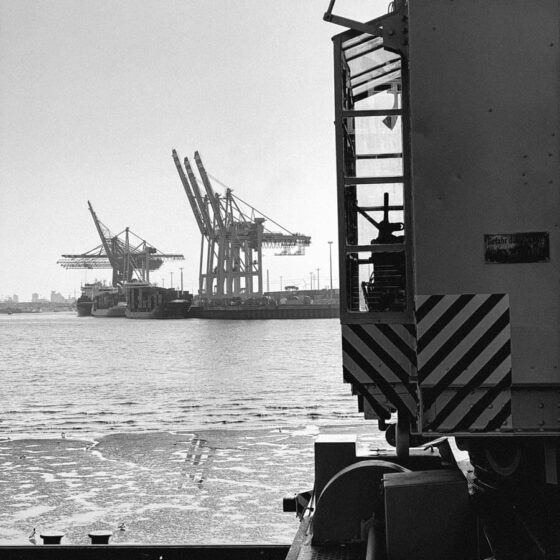Alte Kräne im Hafen Hamburg