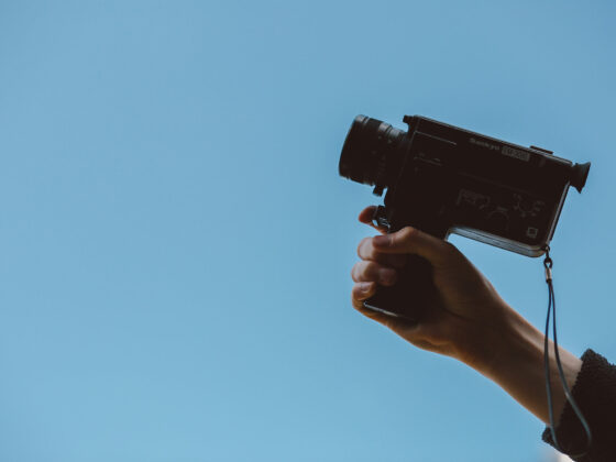 Videomarketing dargestellt mit einer alten Videokamera