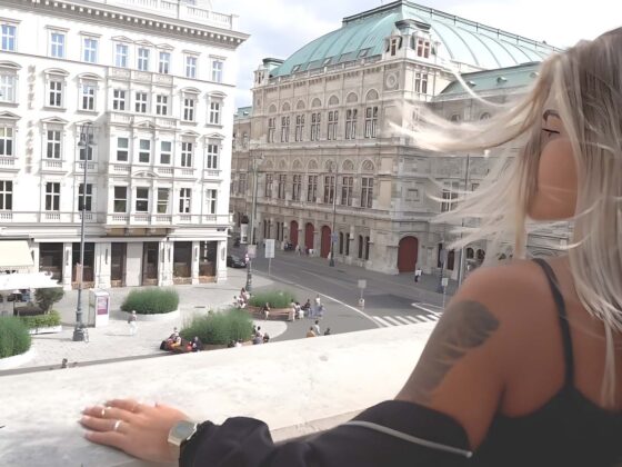 Model Mima bei Videodreh in Wien